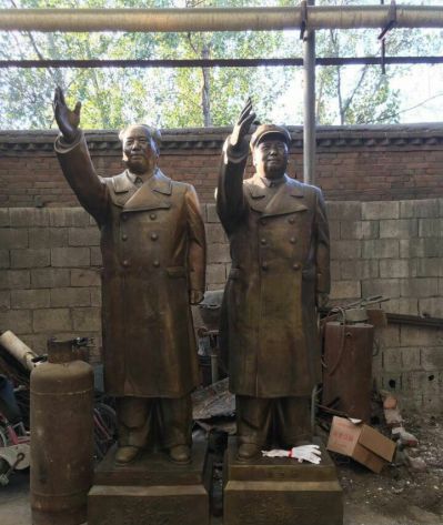 户外广场铜雕挥手的毛泽东雕塑