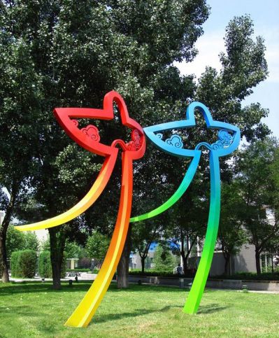 景区公园操场摆放剪影喷漆一红一篮不锈钢风筝雕塑