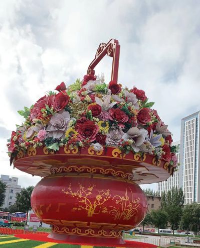 城市广场五彩玻璃钢花篮