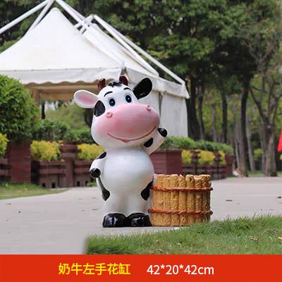 农场一只带着花缸的玻璃钢牛雕塑