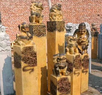 黄黑大理石人物狮子造型拴马柱雕塑