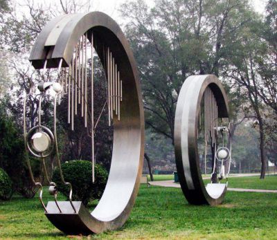 公园草坪摆放不锈钢创意镂空雕塑