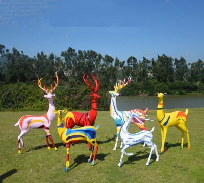 公园玻璃钢彩绘创意五颜六色的鹿雕塑