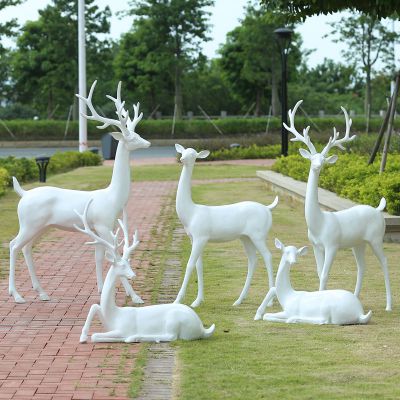 街道创意玻璃钢白色梅花鹿雕塑