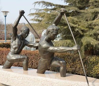 公园体育广场摆放铸造漆金划船人物铜雕塑