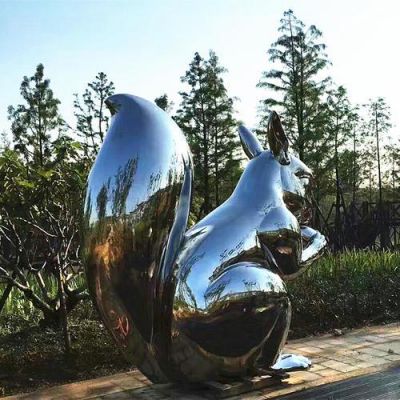 不锈钢镜面户外公园大型抽象松鼠雕塑
