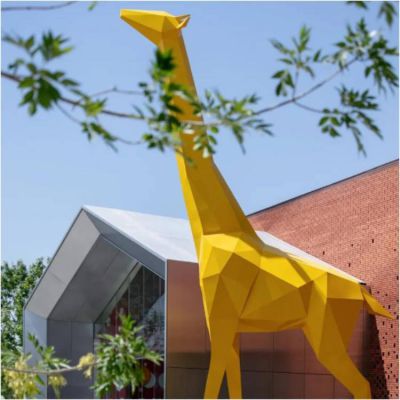 商业广场摆放喷漆玻璃钢几何切面长颈鹿雕塑