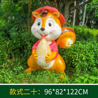 游乐场一只呆萌吃松子的玻璃钢松鼠雕塑
