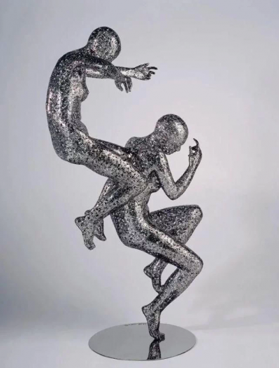 景区创意不锈钢跳跃的两个人物雕塑
