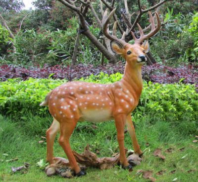 公园景区玻璃钢彩绘一只站立中的鹿雕塑