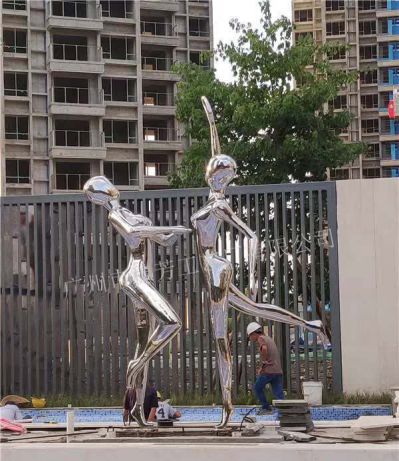 镜面不锈钢小区跳舞人物雕塑