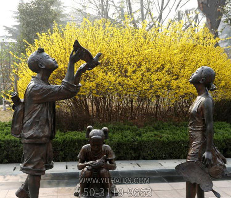 公园铜雕放风筝的儿童雕塑