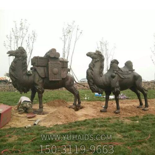 骆驼景观，公园创意玻璃钢仿铜沙漠动物雕塑