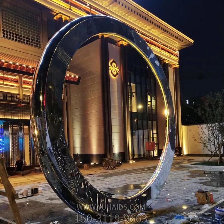酒店会所门前摆放不锈钢镜面圆环水景观雕塑