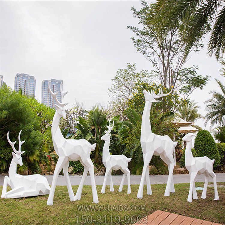 玻璃钢梅花鹿，白色块面鹿群雕塑