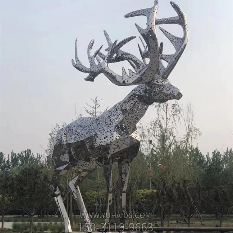户外公园大型不锈钢镂空几何抽象梅花鹿雕塑