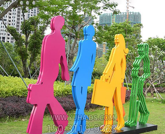 户外步行街摆放仿真彩色不锈钢购物人雕塑