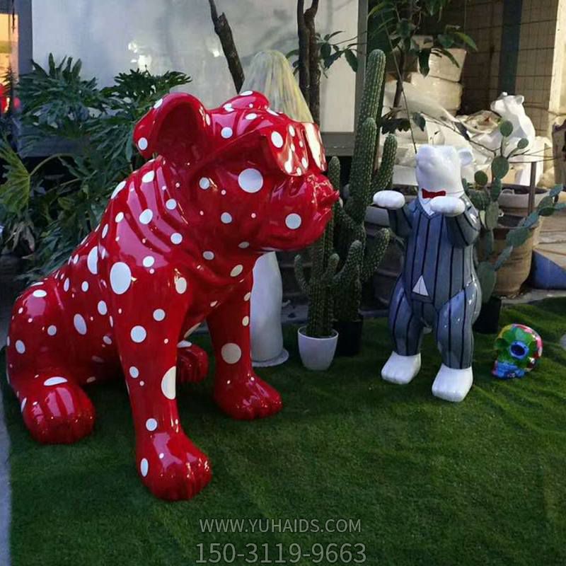儿童康泰乐园彩绘白色斑点坐姿玻璃钢狗雕塑