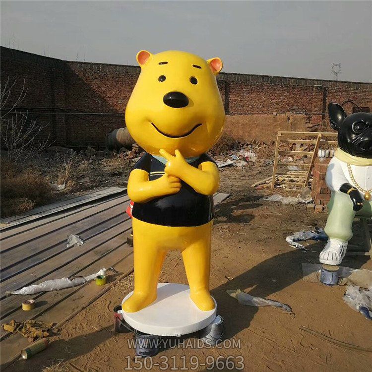 店铺门口大型美陈摆件维尼熊雕塑