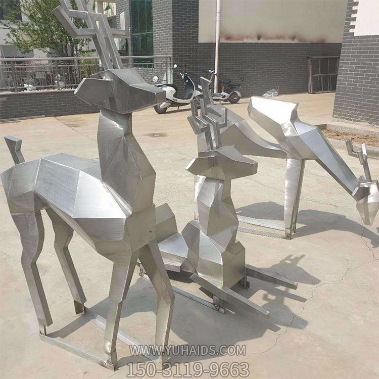 城市广场摆放不锈钢几何切面鹿雕塑