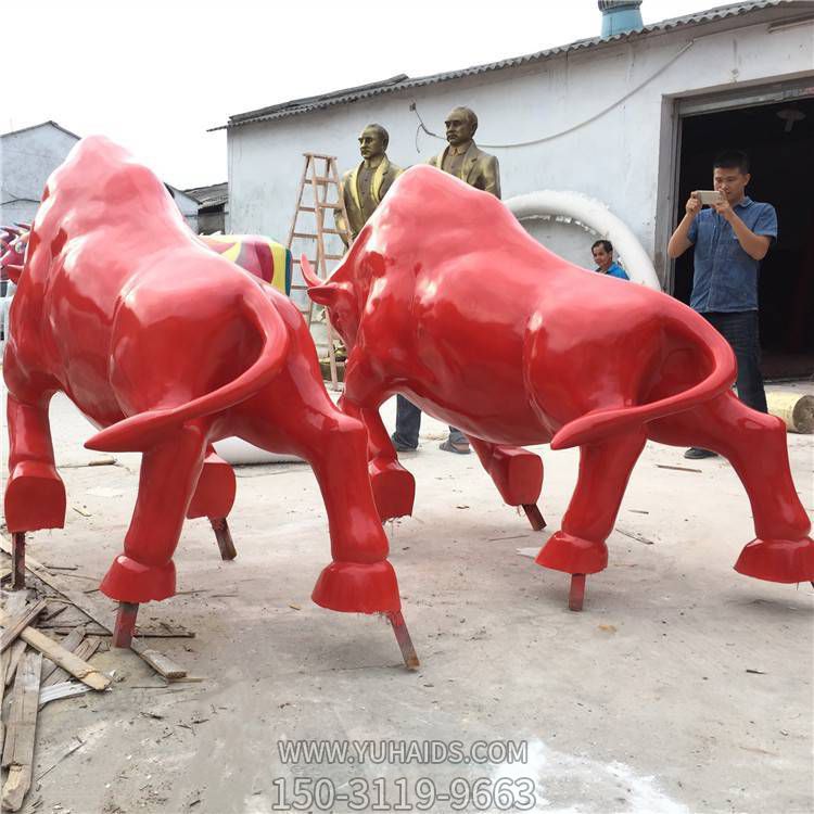 抽象玻璃钢喷漆牛小品广场景观雕塑