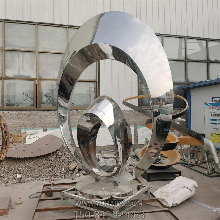 镜面不锈钢大型创意几何圆环倒水雕塑