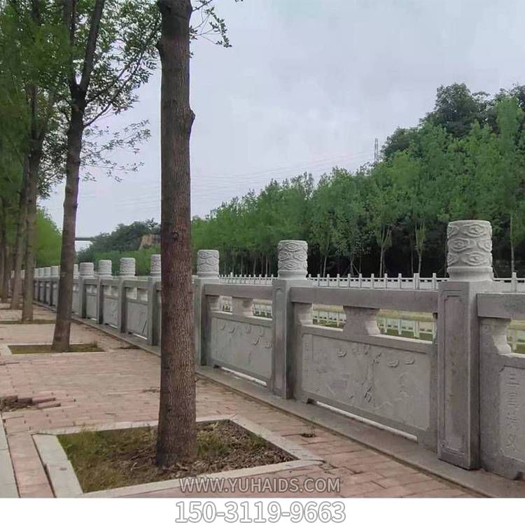 河道街边安置青石雕刻栏板花岗岩雕塑