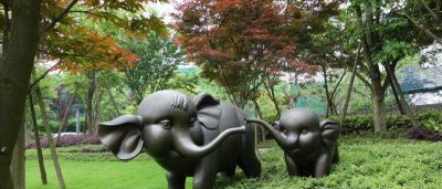 园林草坪创意抽象不锈钢仿铜大象母子雕塑