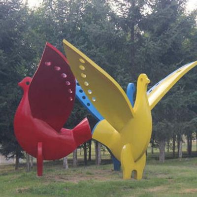 园林草地不锈钢喷漆彩绘大型飞翔的鸽子动物雕塑