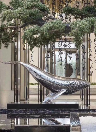酒店摆放一只游玩的不锈钢海豚雕塑