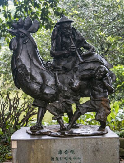 街道摆放的不锈钢抽象鸡雕塑