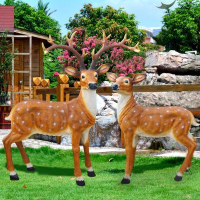 公园玻璃钢彩绘两只鹿雕塑