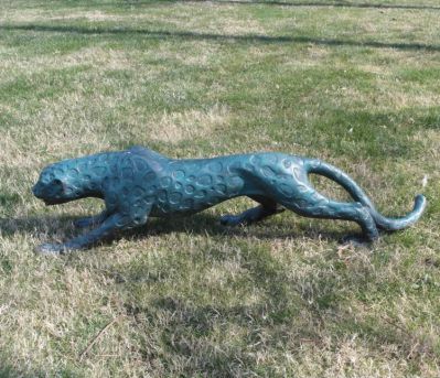 景区铸铜切面浮雕、仿古、做旧行走的蓝色豹子雕塑