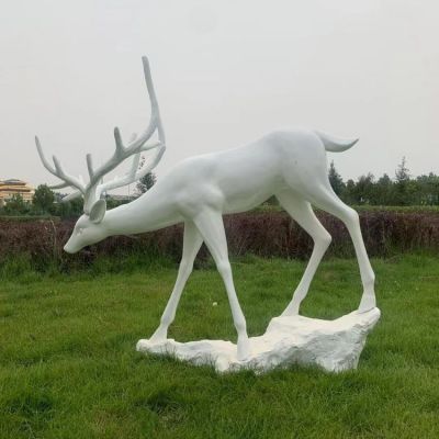 景区户外草地摆放抽象梅花鹿动物雕塑