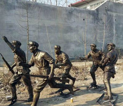 公园铜雕人物冲锋的解放军雕塑