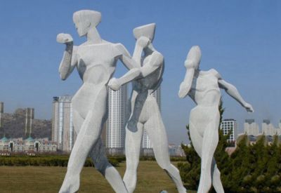 学院草坪不锈钢抽象竞走人物雕塑
