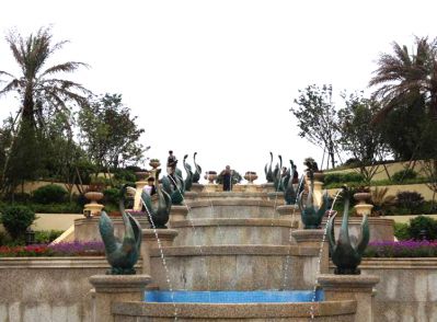 景区不锈钢创意喷水天鹅雕塑