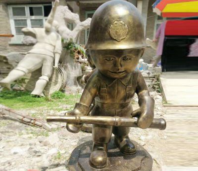 公园铜雕摆件小小交通警察雕塑