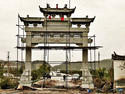 仿古建斗拱农村口单门三楼石牌坊