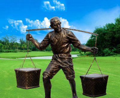 村庄农人挑竹筐的古代人物铜雕塑
