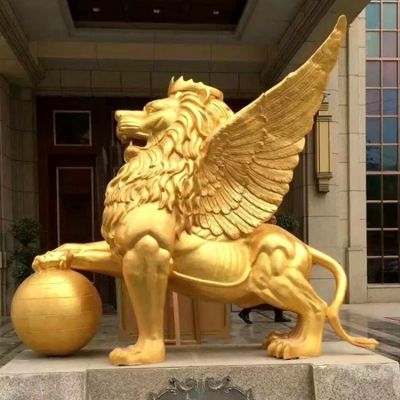 户外别墅酒店大型铜喷漆带翅膀的狮子雕塑