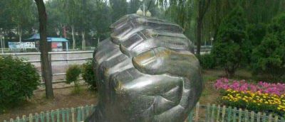 公园广场铸铜手握手青铜手型雕塑