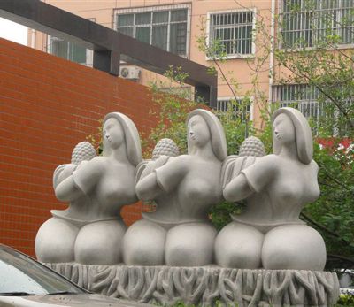 公园景区抽象石雕三个女孩雕塑