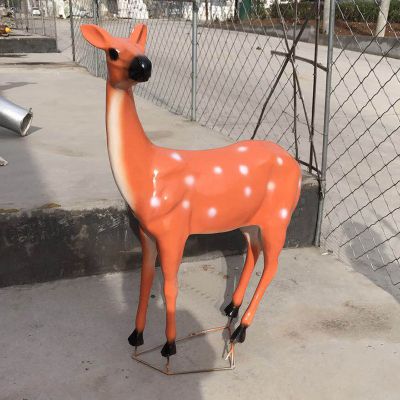 动物园卡通玻璃钢彩绘梅花鹿雕塑