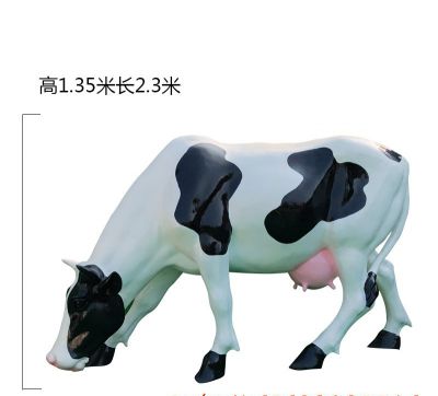草坪一只爬行的女款玻璃钢牛雕塑