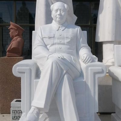 校园广场摆放汉白玉雕刻毛泽东坐姿雕像