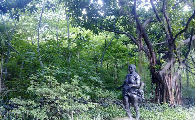 公园西方不锈钢仿铜人物景观女孩雕塑