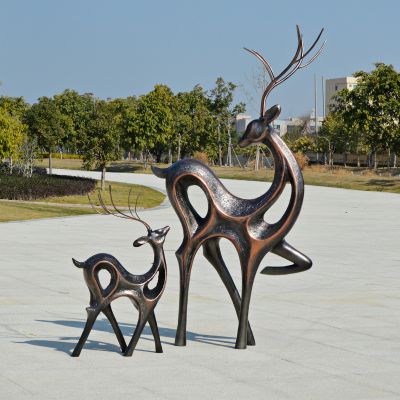 公园两只不锈钢抽象铜雕鹿雕塑