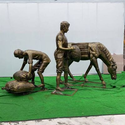 街道搬运货物的铜雕人物雕塑