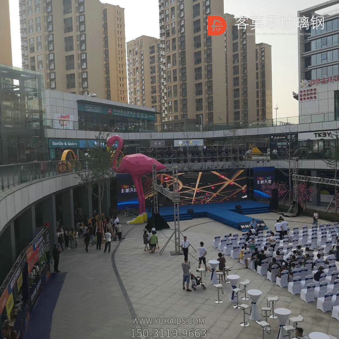 游乐场摆放大型玻璃钢火烈鸟雕塑